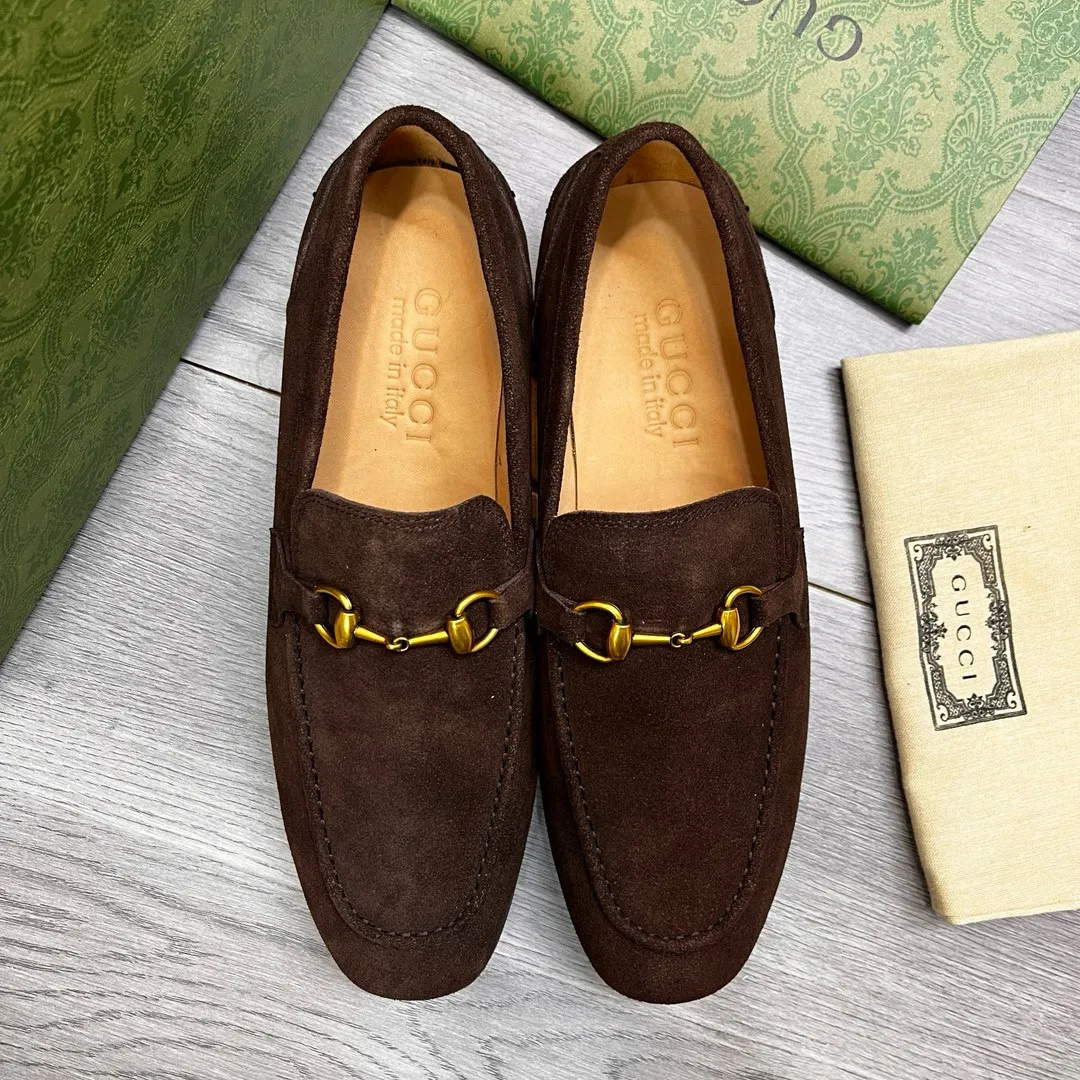 Factory price: 500💰-Gucci men’s formal leather shoes! Genuine molded horsebit, a classic must-have for your shoe cabinet! The feet are particularly delicate! This Gucci original version is a set last, and we are consistent with the counter! Therefore, it is more comfortable in terms of last shape and comfort! Take it to the counter and compare at will! Good shoes are more than just what they make! But grasp the essence from the inside out! Material: Imported first-layer frosted cowhide! Genuine leather outsole imported from Italy, size: 39-44 (38/45 customized, non-refundable)